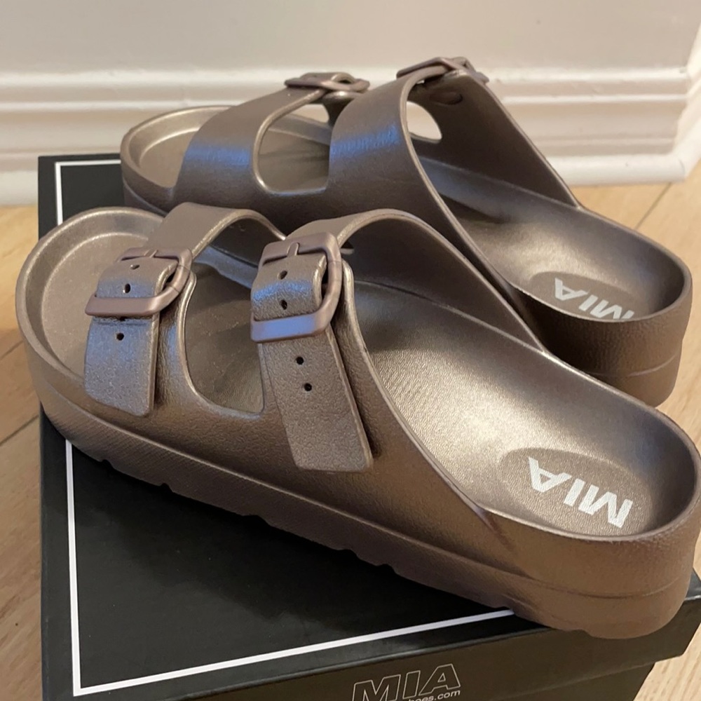 MIA Kiana Platform Slides